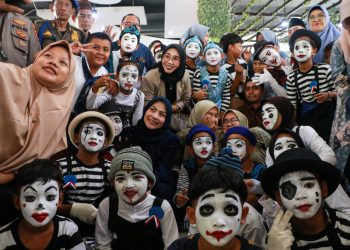Bupati Serang Ratu Rachmatuzakiyah bersama para peserta Olimpiade Olahraga Siswa Nasional (O2SN), dan Festival Lomba Seni dan Sastra Siswa Nasional (FLS3N) jenjang Sekolah Dasar tingkat Kabupaten Serang tahun 2025.