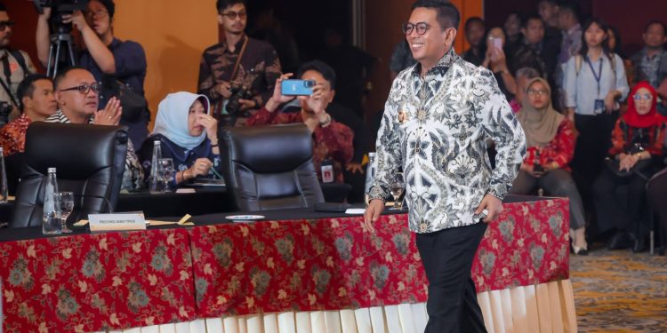 Pagi Ini, Andra Soni Launching Sarjana Desa di Lebak