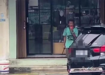 Viral! Pria ODGJ Tenteng-tenteng Golok di Pasar Pandeglang Bikin Resah Warga