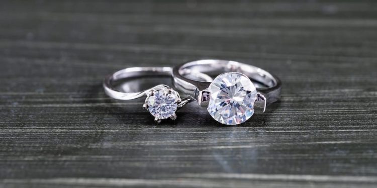 Catat! Ini Enam Perbedaan Emas Putih dan Platinum