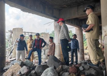 Pejabat Pemkab Serang dan Pengurus Yayasan Al-Bahru Tinjau Lokasi Masjid Terapung Banten