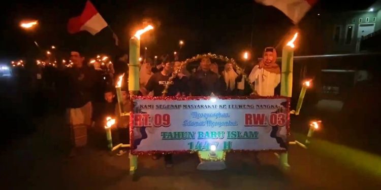 Ribuan Obor Terangi Malam 1 Muharam 1447 di Cikulur Lebak