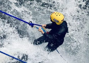 Lagi Viral, Gen Z Doyan Canyoneering, Main Basah-basahan Sambil Manjat Tebing!