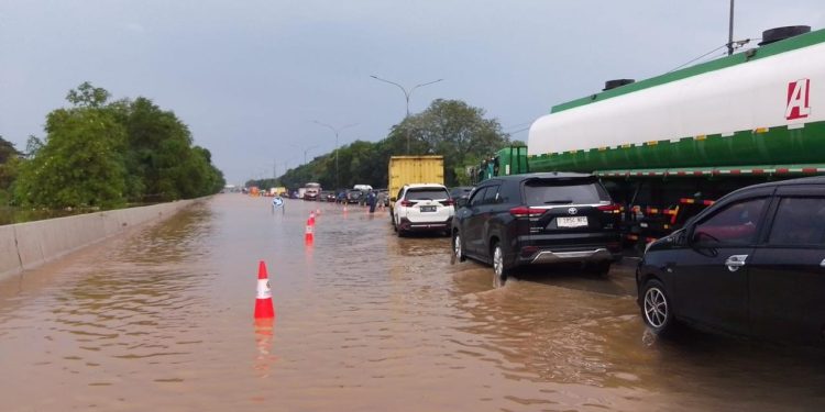 Banjir di Tol Hingga Sebabkan Macet Parah, Jasa Marga Minta Maaf