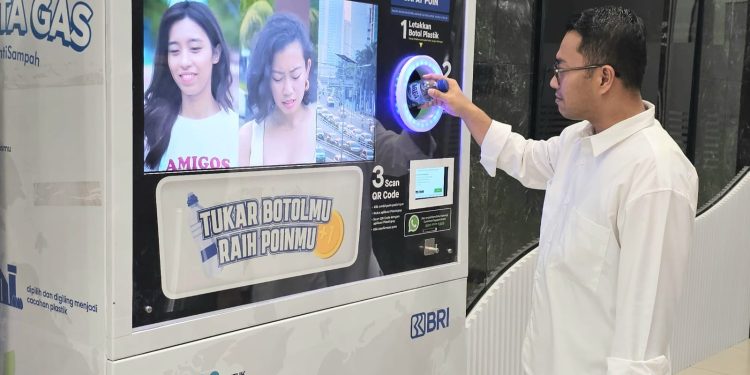 BRI RO Jakarta 3 Hadirkan Mesin Penukaran Botol Plastik di Gedung BRI BSD, Dukung Program Gerakan Anti Sampah