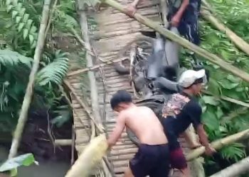 Jembatan Bambu di Pandeglang Ambruk, Santri Nyaris Jadi Korban