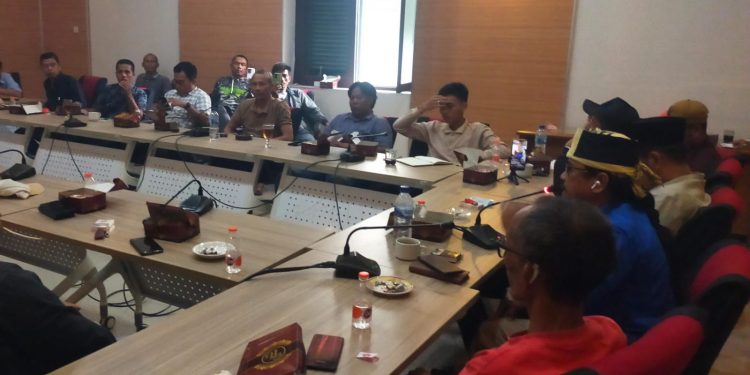 Nelayan Lebak Selatan Curhat ke Wakil Rakyat, Harga Benih Lobster Dihargai Murah Sekali