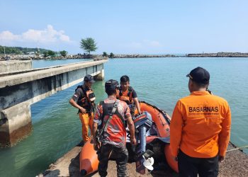 Remaja Asal Kecamatan Binuang Hilang Terseret Ombak di Pantai Anyar