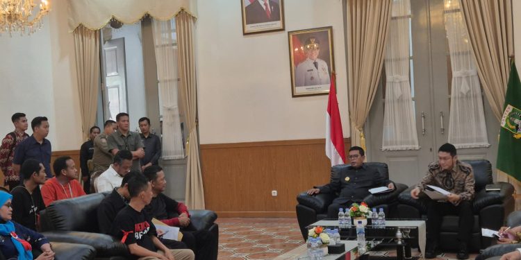 Guru Kepung Gedung Negara Banten, Gubernur Andra Soni Siapkan Solusi