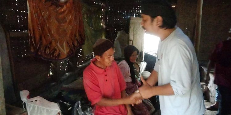 Boedak Saung Barokah Bantu Lansia di Kecamatan Labuan