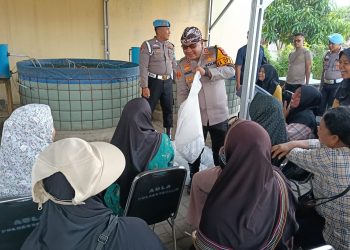 Kapolres Serang Bagikan Ratusan Kilogram Lele ke Warga Ciruas dalam Program Ketahanan Pangan
