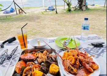 Tempat Makan dengan Vibes Bali, Bonus Main di Pantai Gratis Ada di Anyer!