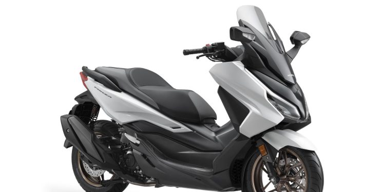 Honda Forza Semakin Tampil Berkelas dengan Warna Ekslusif dan Panel Meter TFT Terbaru