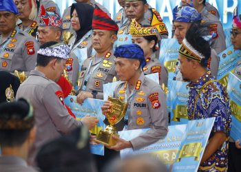 Raih Juara Satu Pengelolaan Informasi Tingkat Nasional, Kabid Humas Polda Banten Terima Penghargaan Kapolri