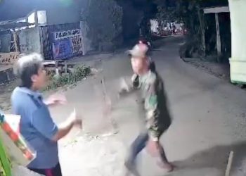 Viral! ODGJ Ngamuk Bawa Sajam di Tigaraksa Tangerang, Warga Cemas