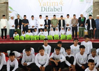 Bupati Tangerang Bersama Baznas Santuni Ratusan Anak Yatim di Pengajian Akbar Majelis Taklim Al-Munir
