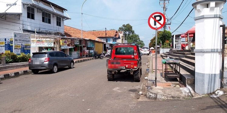 Dishub Ancam Tindak Tegas Kendaraan yang Parkir Liar di Pandeglang