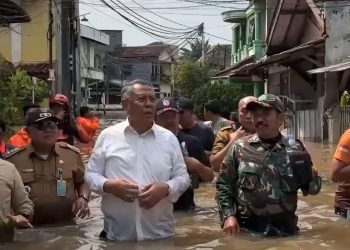 Wali Kota Tangsel Tinjau Lokasi Banjir di Perumahan Pondok Maharta