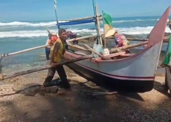 Cuaca Buruk Buat Aktivitas Nelayan Lebak Selatan Berhenti Melaut