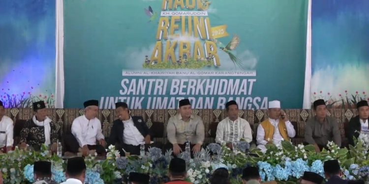 Ratusan Alumni Hadiri Haul KH Qomarudin dan Reuni Akbar Banul Qomar