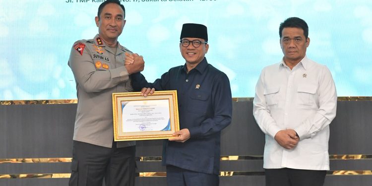 Poliran Dapat Penghargaan Menteri Desa