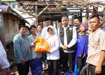 Dua Rumah Hangus Terbakar di Pandeglang, Bupati Salurkan Bantuan Darurat