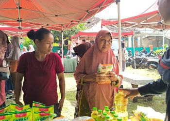 Tekan Angka Inflasi, Disperindag Cilegon Gelar Operasi Pasar di Kelurahan Panggung Rawi