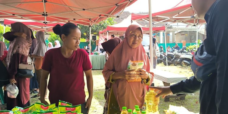 Tekan Angka Inflasi, Disperindag Cilegon Gelar Operasi Pasar di Kelurahan Panggung Rawi