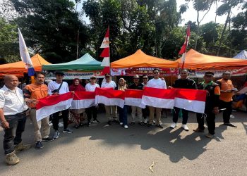 Peringati HUT RI ke 80, Gerindra Cilegon Bagikan 80 Bendera Merah Putih untuk UMKM