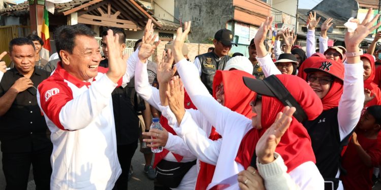 Sambut HUT RI ke 80, Bupati Tangerang Lepas Gerak Jalan dan Buka Bazar UMKM di Kecamatan Kelapa Dua