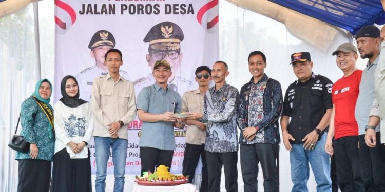 Bupati Lebak Hasbi Jayabaya Ajak Kades Kolaborasi Perbaiki Jalan Desa