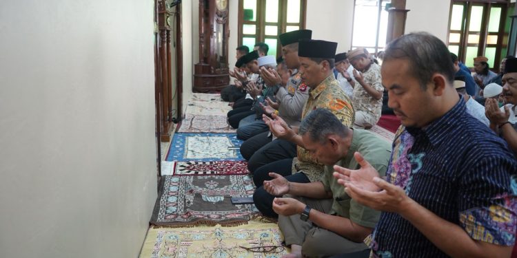 Polresta Tangerang Gelar Salat Gaib untuk Driver Ojol Affan Kurniawan