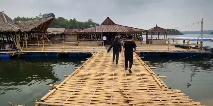 Serunya Berwisata di Bendungan Karian: Sensasi Makan di Restoran Terapung dan Menikmat Senja