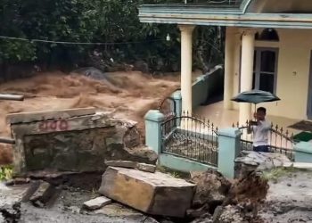 Sungai Cisimeut Meluap, Jembatan di Lebak Rusak Diterjang Luapan Sungai