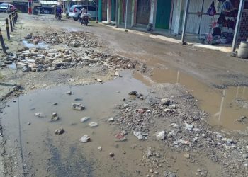 Akses Jalan ke Pasar Sampay di Lebak Rusak Berat
