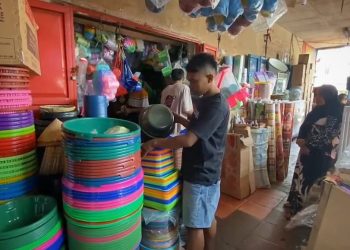 Pedagang Perabot di Lebak Raup Cuan di Hari Kemerdekaan