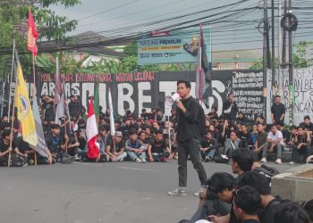 Massa Aksi Mahasiswa Masih Bertahan di Ciceri Kota Serang