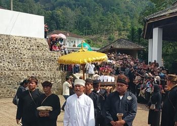 Pengunjung Padati Acara Puncak Seren Taun Cisungsang 