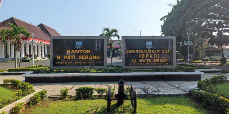 Akan Didemo 1.000 Guru, Satpol PP Kabupaten Serang Siaga di Pendopo Bupati