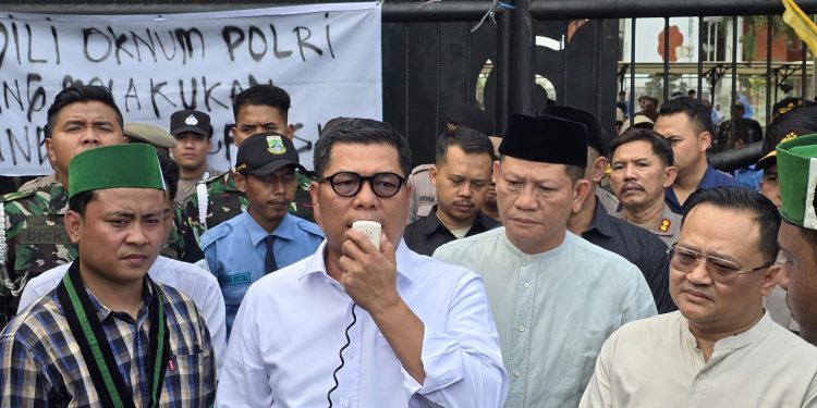 Temui Massa Aksi Demo, DPRD Banten Janjikan Pasti Berpihak kepada Rakyat