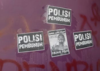 Poster “ANDIKA LUTFI FALAH DIBUNUH POLISI” Ditempel Demonstran di Tembok Gedung DPRD Kabupaten Tangerang