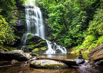 6 Curug Terindah di Lebak, Cocok untuk Hiking dan Foto Pre Wedding