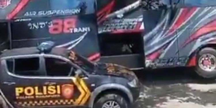 Bus Pariwisata Rombongan Karyawan Rumah Sakit Asal Jember Kecelakaan, 8 Orang Tewas