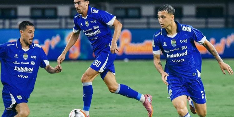 Bojan Hodak Optimistis Persib Bisa Tundukkan Lion City