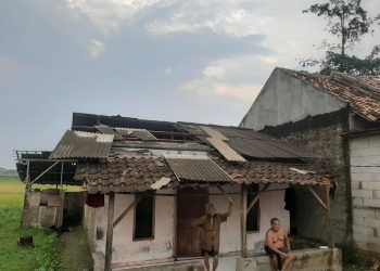 Puting Beliung Terjang Tunjung Teja, Puluhan Rumah hingga Masjid Rusak Berat