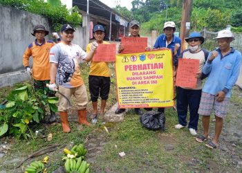 Anggota DPRD Pandeglang Gelar Aksi Bersih-Bersih Sampah di Desa Ciinjuk