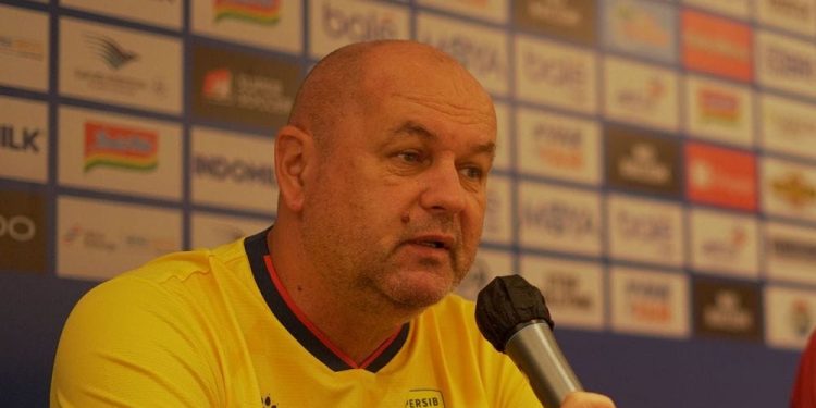 Bojan Hodak: Lawan Persita, Persib Targetkan Kemenangan