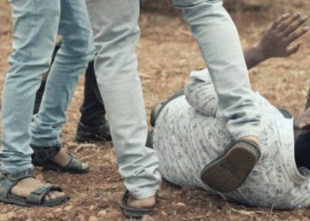 Tegur Konsumen yang Buang Pampers Sembarangan, Karyawan Makanan Cepat Saji Dikeroyok