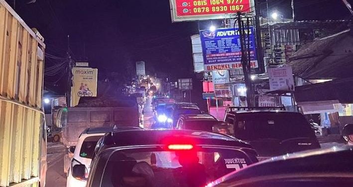 Jembatan Cirokoy Dibangun, Pengendara Terjebak Macet Berjam-jam di Jalan Pandeglang-Labuan