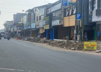 Pemilik Toko Kawasan Pasar Royal Keluhkan Drainase Buruk